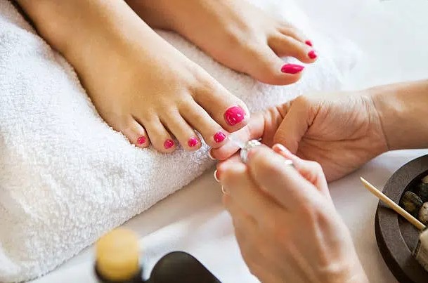 Pedicure + Gel Application